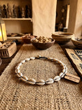 Collier Ras-de-Cou Minimaliste en Cauris Pur – Collection Sahel Dogon